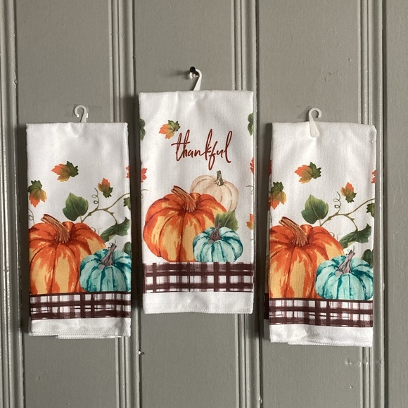 NWT-Set of 3- Cream, Blue & Orange Fall Pumpkins & Thankful Kitchen Towels 25x15 - Picture 16 of 17